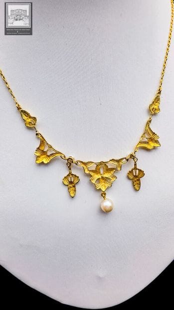 Draped necklace 
18K yellow gold 750/°°°...