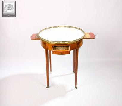 Table bouillotte en acajou 
Ouvrant par 2...