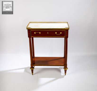 PETITE CONSOLE-DESSERTE D'ÉPOQUE LOUIS XVI
En...