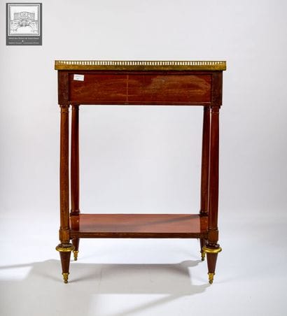 PETITE CONSOLE-DESSERTE D'ÉPOQUE LOUIS XVI
En...