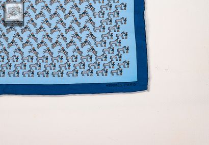 HERMES Paris
Carré en twill de soie imprimée,
Décor...