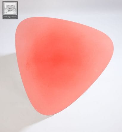 Hugues STEINER (1926-1991)
Table basse triangulaire...