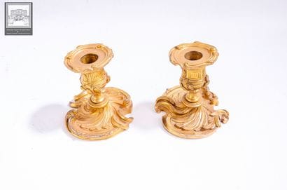 Paire de flambeau 
De style Louis XV
Bronze...