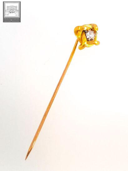 Epingle à cravate en or jaune 18K 750/°°°
Poinçon...