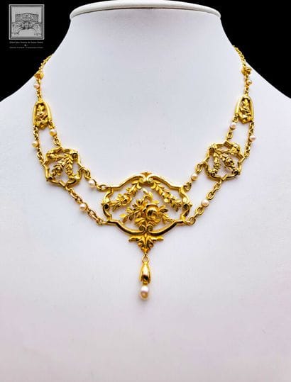 Draped necklace 
750/°°° openwork yellow...