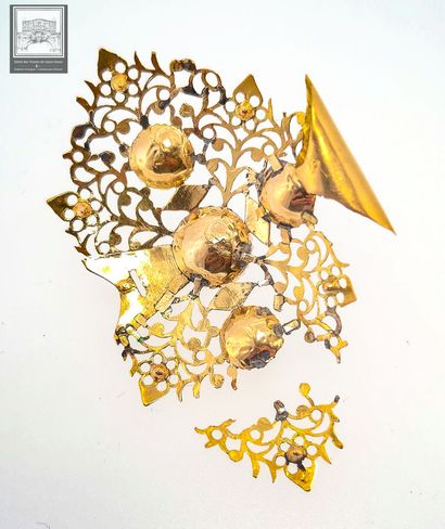 Ancienne broche en or 18K 750/°°°
Traces...