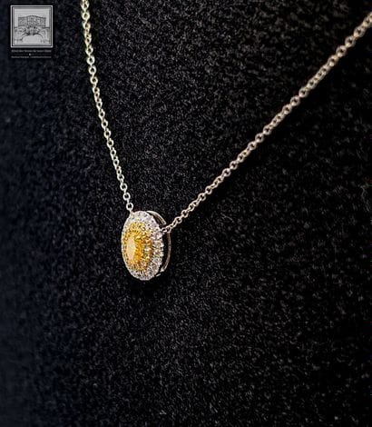 A beautiful 750°/ (18K) white gold necklace...