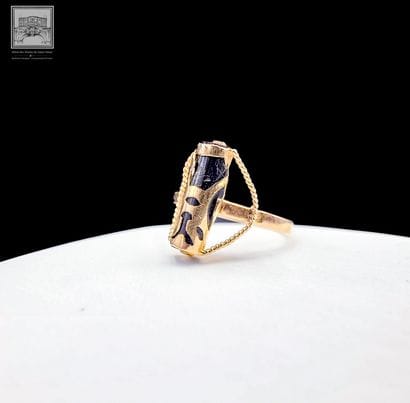 Bague
Or jaune 18K 750/°°°
à décor de motifs...