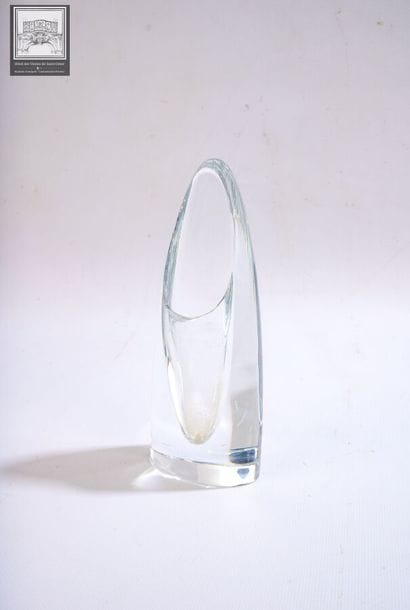 BACCARAT
Vase sifflet en cristal 
Marque...
