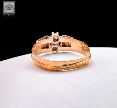 Bague en or 18K 750/°°°
Sertie de 6 pierres...