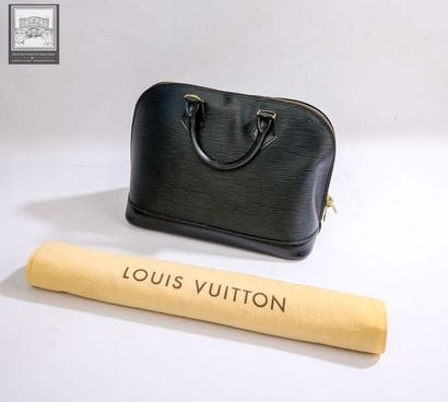 LOUIS VUITTON
Sac modèle 