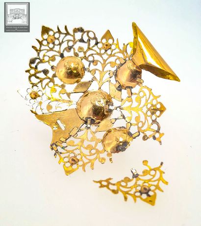 Ancienne broche en or 18K 750/°°°
Traces...