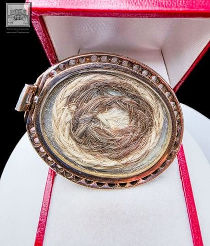 BROCHE-MÉDAILLON AU PORTRAIT D'UN OFFICIER...