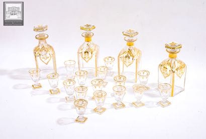 Service à liqueur en cristal 
décor à rehaut...