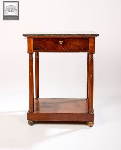 Console en acajou 
Epoque Empire 
Ouvrant...