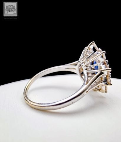 Bague marguerite 
Or gris 18K 750/°°°
Poinçon...