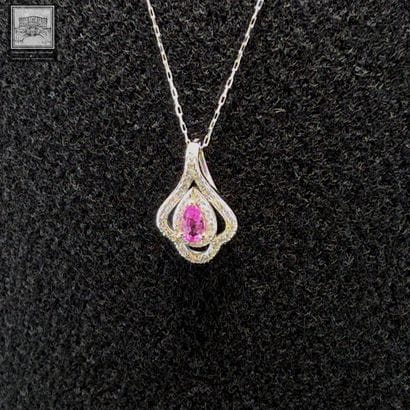 Très joli collier de style Art Déco en Platine...