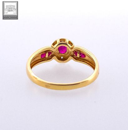 Bague en or jaune 18K 750/°°°
Poinçon tête...