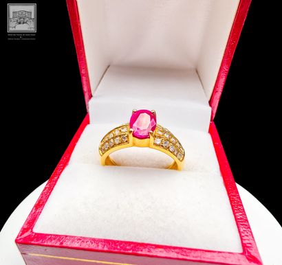 Bague jonc en or jaune 750°/.(18K) 4g20 ornée...