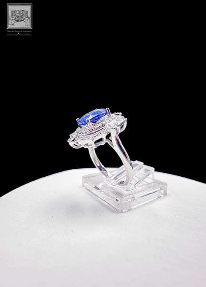 A lovely Art Deco-style ring in 750°/ (18K)...