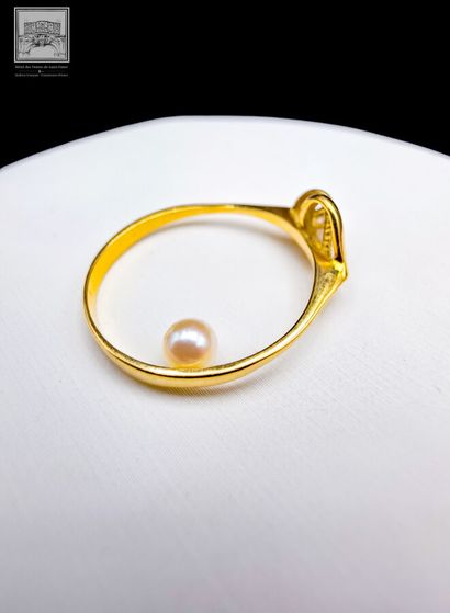 Bague
Or jaune
750/°°° Poinçon tête d'aigle
Sertie...