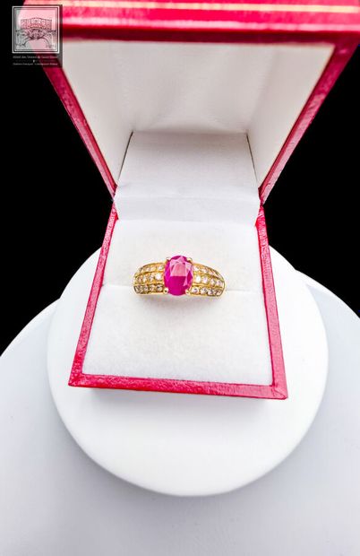 Bague jonc en or jaune 750°/.(18K) 4g20 ornée...