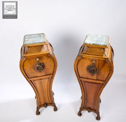 Paire de selettes
Style Louis XV
Bois sculpté
Dessus...