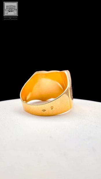 Bague chevalière
Or jaune 18K 750/°°°
Poinçon...