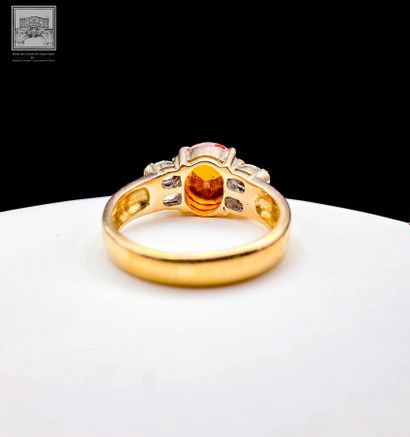Bague
Or jaune 18K 750/°°°
sertie d'un saphir...