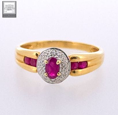 Bague en or jaune 18K 750/°°°
Poinçon tête...