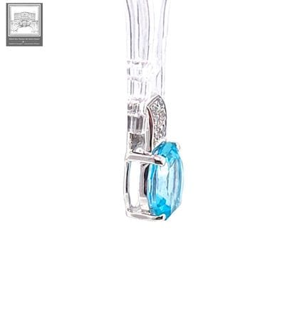 Pendentif en or blanc 750°/.(18K) 1g10 ornée...