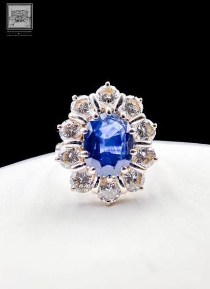 Bague marguerite 
Or gris 18K 750/°°°
Poinçon...