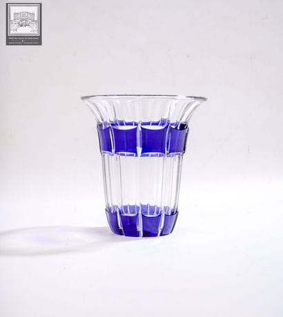 BACCARAT
Vase en cristal taillé à overlay...