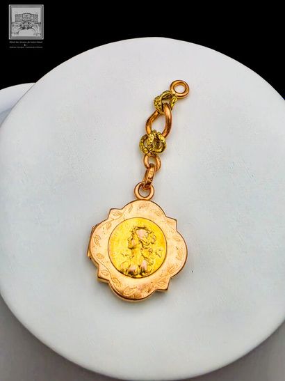 Pendentif porte photo en or 18K 750/°°°
Poinçon...