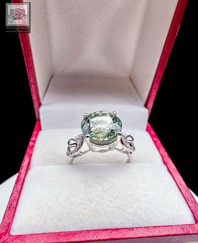 Bague en or blanc 750°/.(18K) 3g45 ornée...