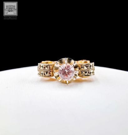 Ring
Yellow gold
750/°°° Eagle-head hallmark
Set...