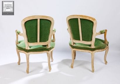 Paire de fauteuils cabriolet
Style Louis...