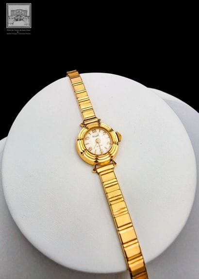 DERMONT
Montre de dame 
Boîtier en or jaune...