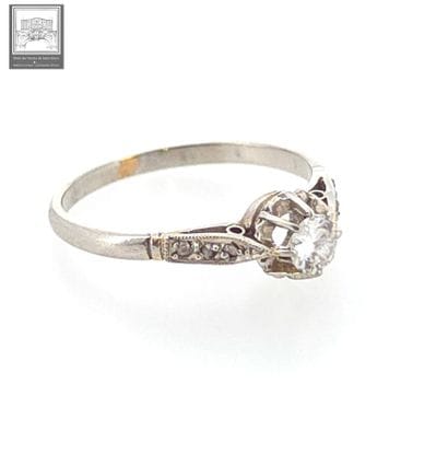 Bague solitaire
Or gris 18K 750/°°° 
Sertie...
