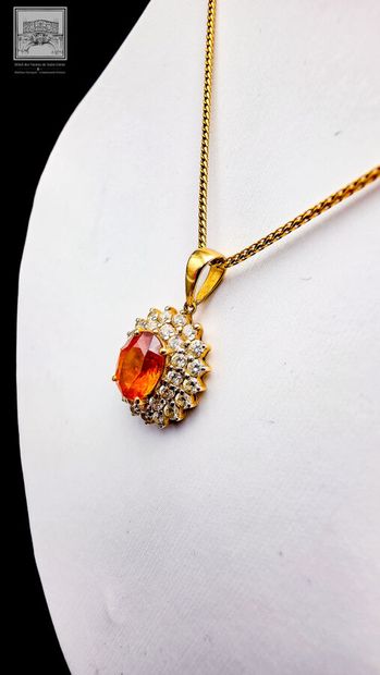 Pendentif + Collier
Or jaune 18K 750/°°°
Pendentif...