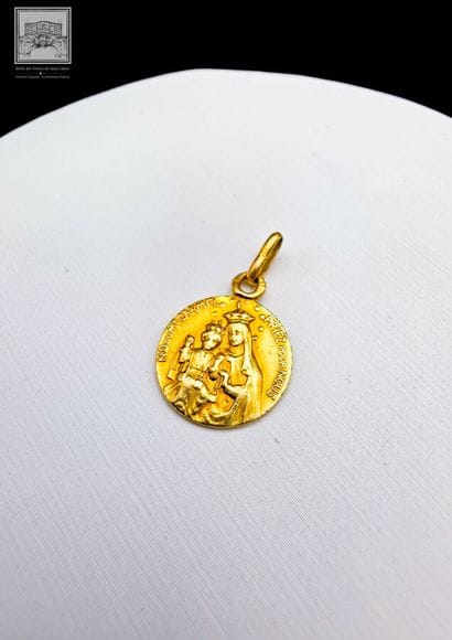 Lot de 2 pendentifs
Or jaune 18K 
Poids brut...