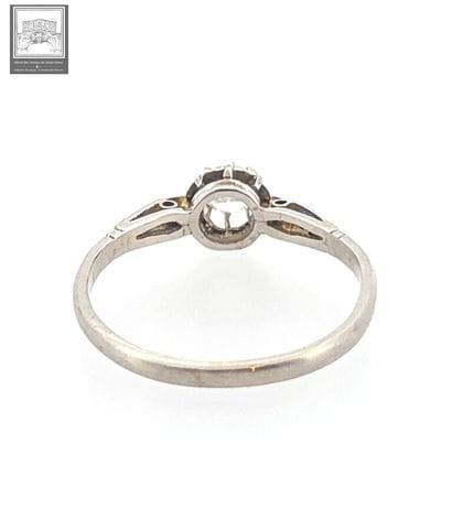 Bague solitaire
Or gris 18K 750/°°° 
Sertie...