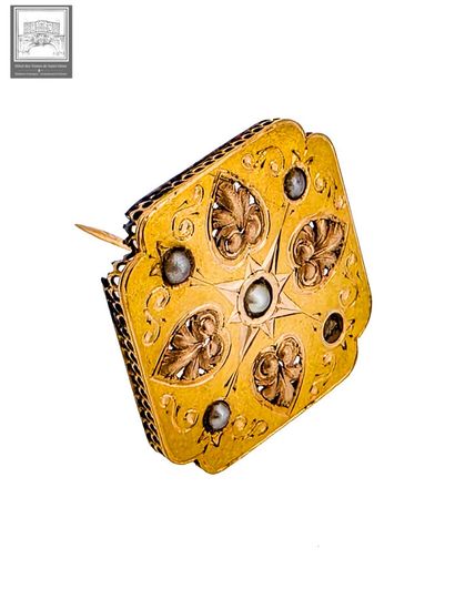 Broche en or 18K 750/°°°
Poinçon tête d'aigle
Sertie...