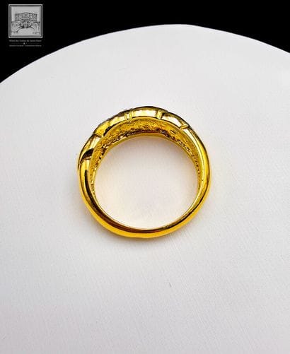 Bague
Or jaune 18K 750/°°°
Sertie d'une pierre...
