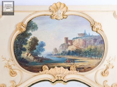 Trumeau de style Louis XV 
Bois peint à décor...