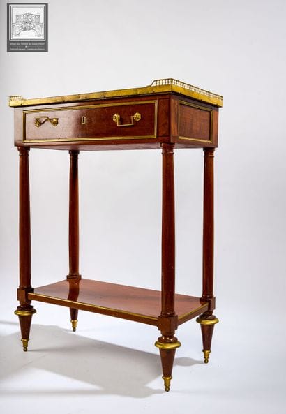 PETITE CONSOLE-DESSERTE D'ÉPOQUE LOUIS XVI
En...