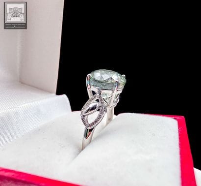 Bague en or blanc 750°/.(18K) 3g45 ornée...