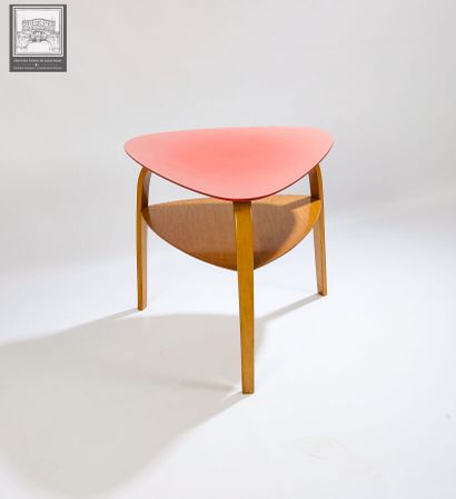 Hugues STEINER (1926-1991)
Table basse triangulaire...