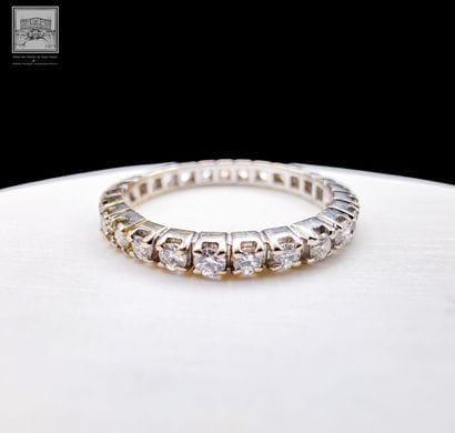 Bague alliance américaine
en or gris 18K...