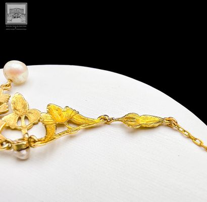 Draped necklace 
18K yellow gold 750/°°°...